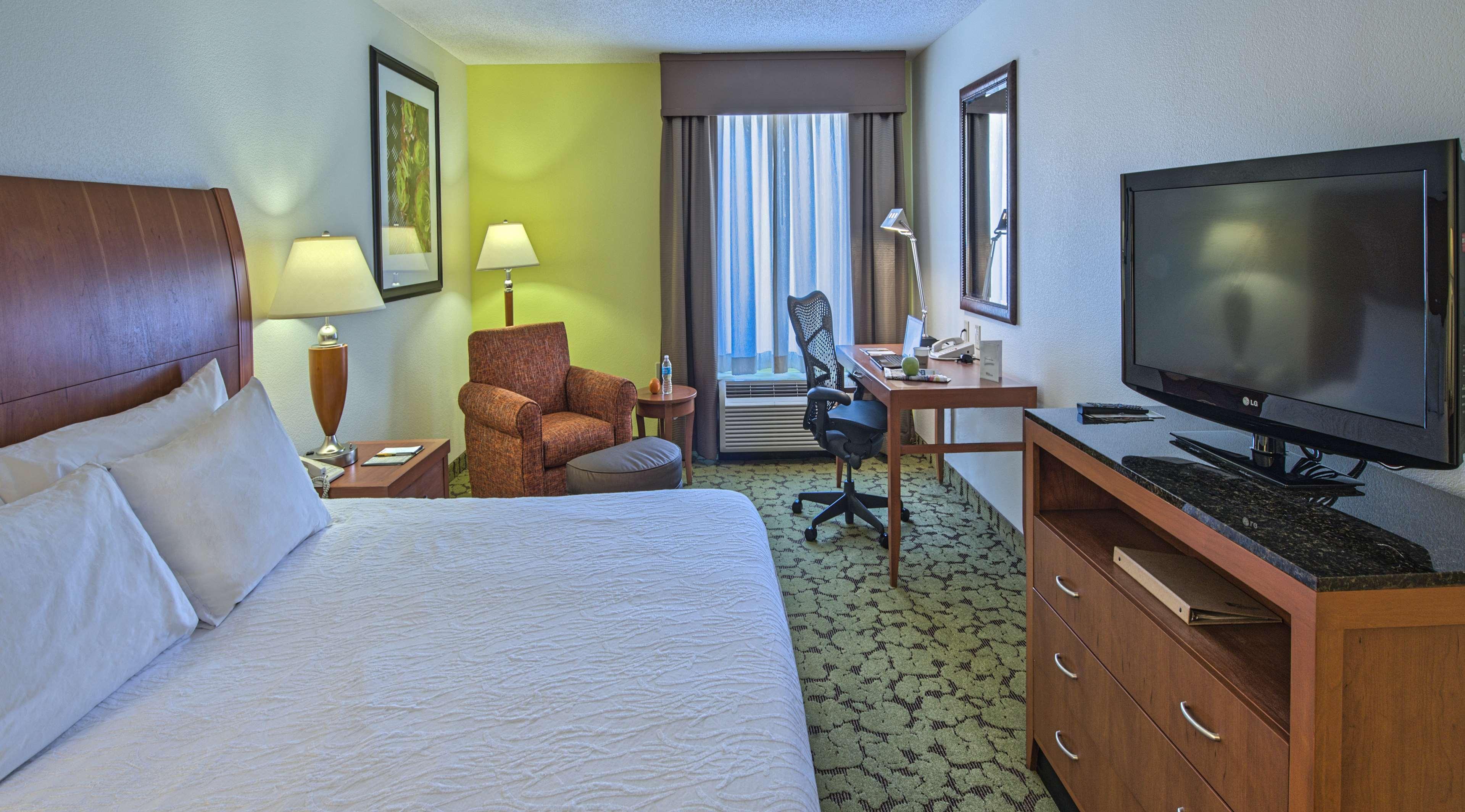 Hilton Garden Inn Huntsville/Space Center Экстерьер фото