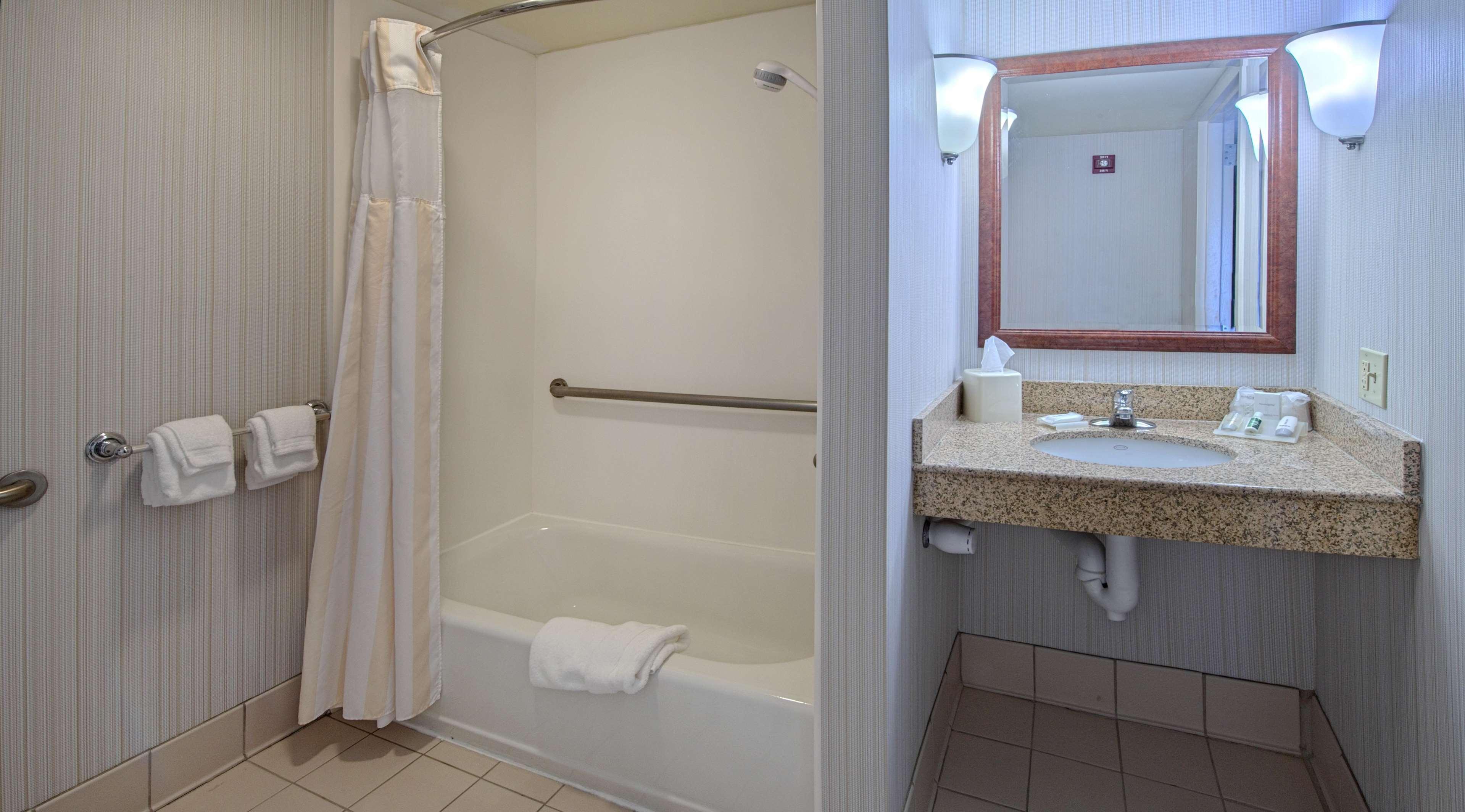 Hilton Garden Inn Huntsville/Space Center Экстерьер фото