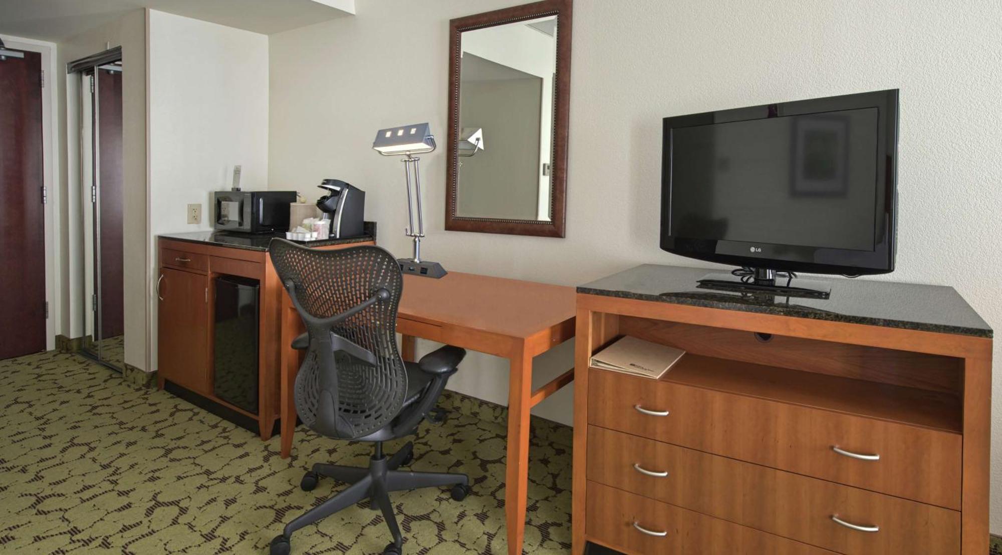 Hilton Garden Inn Huntsville/Space Center Экстерьер фото