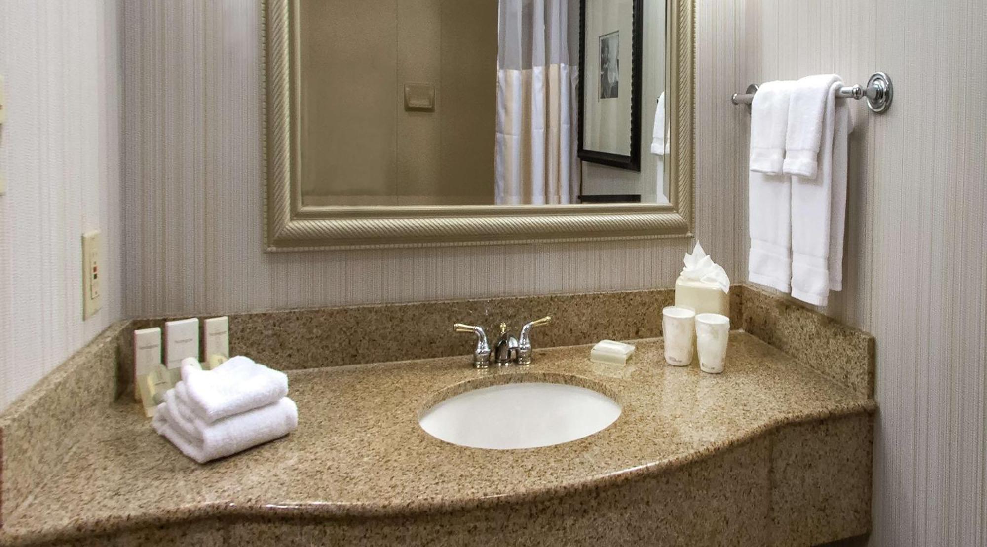 Hilton Garden Inn Huntsville/Space Center Экстерьер фото